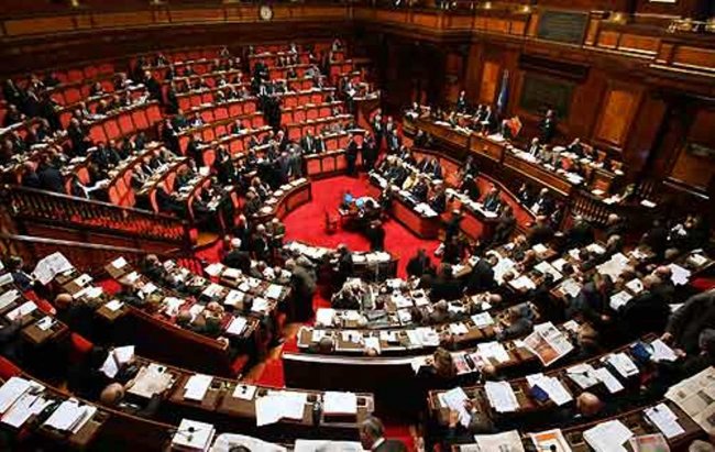 Calenda e Berlusconi sono i leader politici più assenti in Parlamento