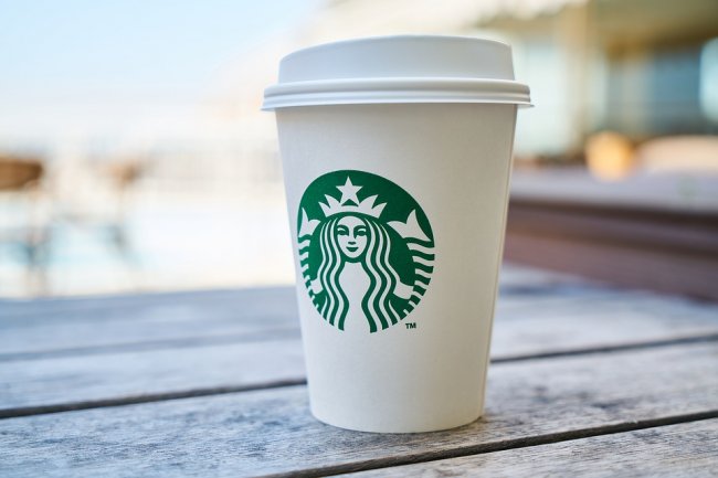 Business del caffè, Nestlé paga 7,15 mld di dollari a Starbucks