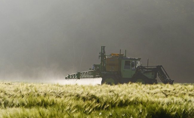 Glifosato, Bruxelles propone altri 10 anni di utilizzo del pesticida