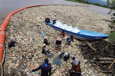 Un fiume (letteralmente) di plastica verso il Mar dei Caraibi