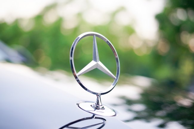 Mercedes-Benz, le vendite scendono. Ma il ceo è il più pagato del Dax
