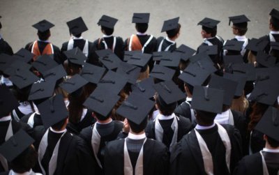 Paradossi italiani: pochi laureati e poco pagati
