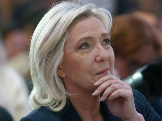 Partita la corsa per non mandare Le Pen al governo