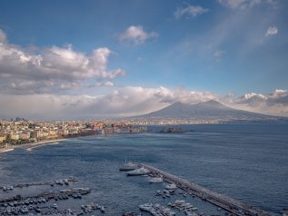 Il Comune di Napoli dice “basta alle paghe da fame”
