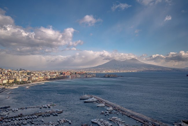 Il Comune di Napoli dice “basta alle paghe da fame”