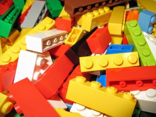 Lego, ogni 10 euro incassati 2 si trasformano in utile