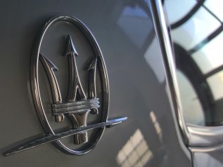 Stellantis offre le Maserati a prezzi scontati. Anche agli operai in Cig