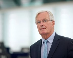 Barnier: “Il debito è colossale” (in realtà dal 2021 è in diminuzione)