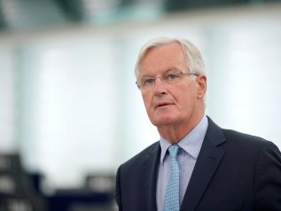 Barnier: “Il debito è colossale” (in realtà dal 2021 è in diminuzione)