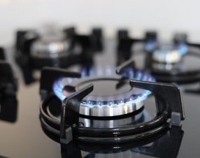 La spesa per l’energia scende, ma resta superiore ai livelli pre-crisi