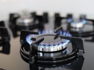 La spesa per l’energia scende, ma resta superiore ai livelli pre-crisi