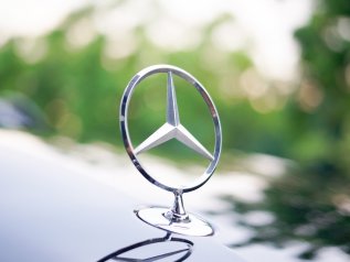 Mercedes: “Pronti tagli per diversi miliardi all’anno”