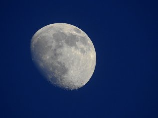 Dal suolo lunare 50 kg di acqua per ogni tonnellata