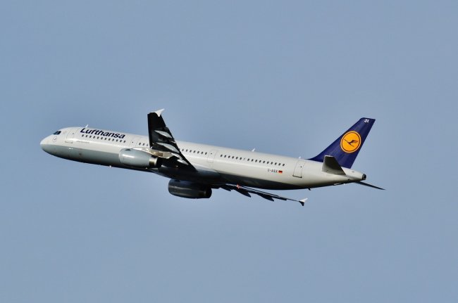 Lufthansa assume: 10.000 nuovi dipendenti nel 2025