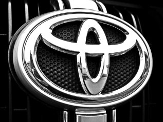 Toyota si conferma la prima casa auto al mondo nel 2024