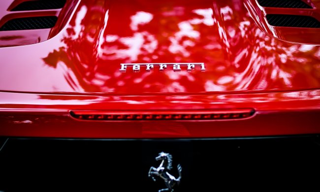 Ferrari batte le previsioni. Ai dipendenti maxi premio da 14.400 euro