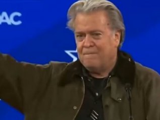 Il saluto di Bannon