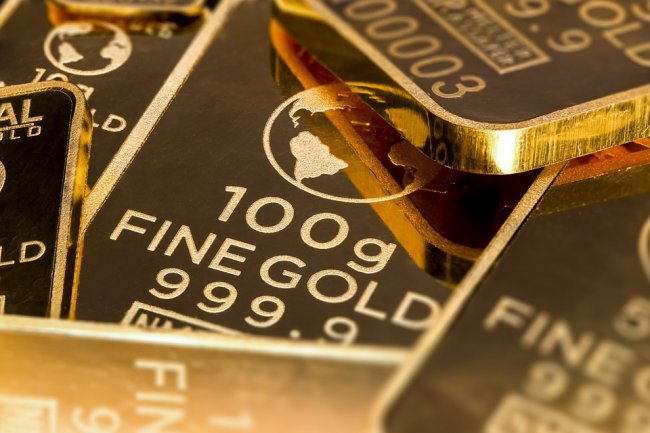 Perché continua a vendere i titoli del debito Usa e a comprare oro?