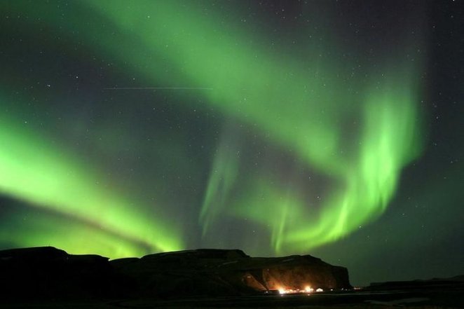 Turismo dell'aurora boreale: Islanda "invasa" dai britannici