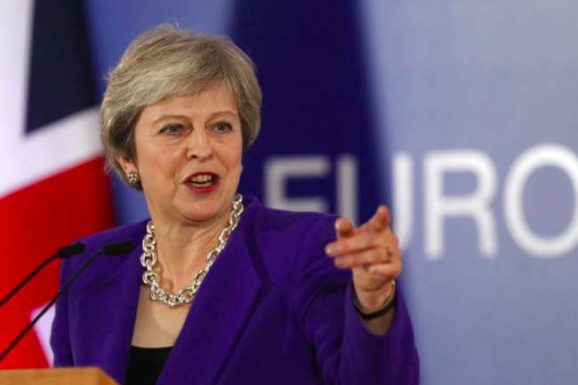 Theresa May resta premier. Respinta la mozione di sfiducia