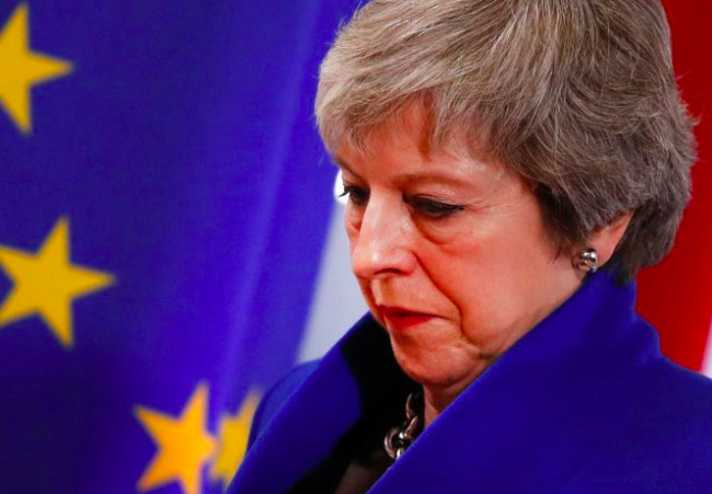 Brexit, Theresa May rinvia ancora: “L'accordo si vota dopo il 7 gennaio”