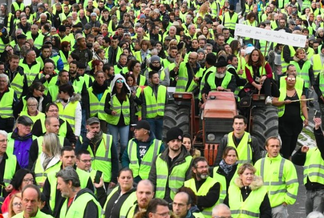 C’è il Cremlino dietro le proteste dei “gilet gialli”?