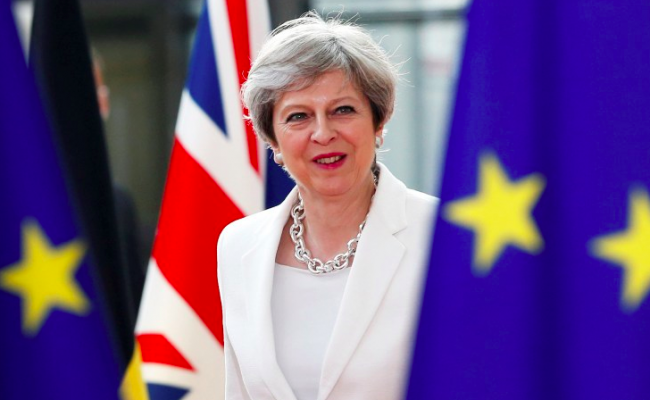 Brexit, May presenta il piano B. Ma è uguale al piano A