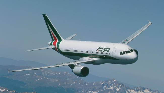 Alitalia ha chiuso il 2018 con un rosso più che dimezzato