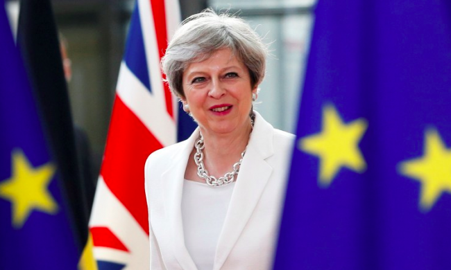 Caos Brexit, Theresa May rinvia il voto finale sul suo accordo