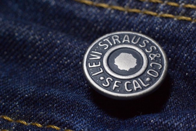 Levi Strauss torna per la seconda volta a Wall Street: volano i jeans