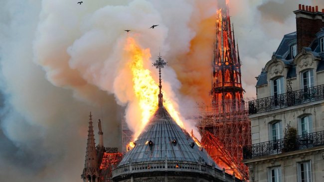 Brucia Notre Dame, simbolo dell'identità europea