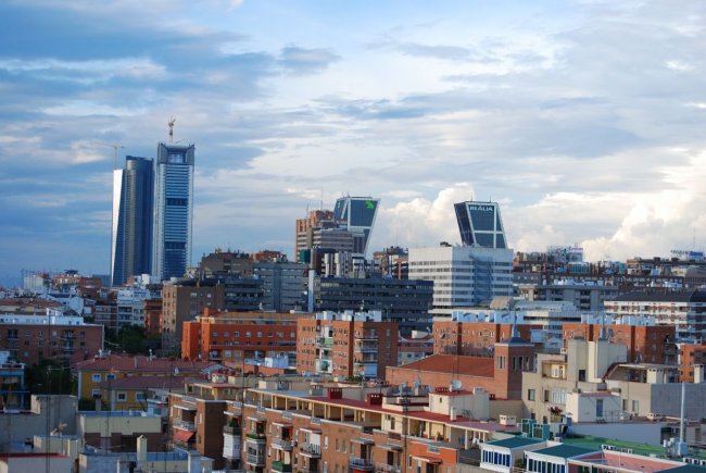 Madrid, allarme bomba al grattacielo delle ambasciate