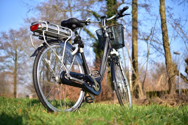 Si muore più in bici che in auto. E-bike sotto accusa