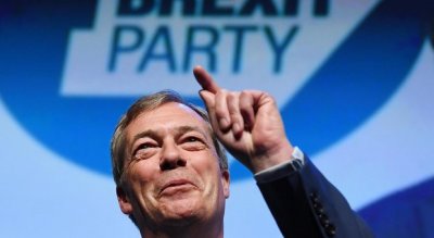 Europee: boom di Farage nei sondaggi. Panico a Londra e Bruxelles