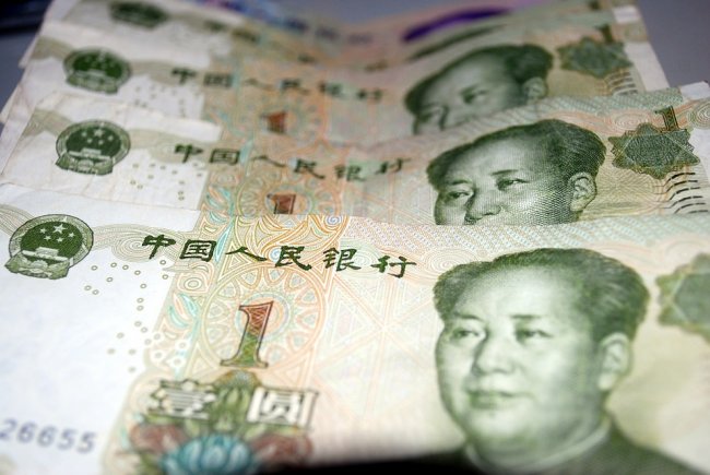 La Banca centrale svaluta lo yuan dello 0,6% rispetto al dollaro