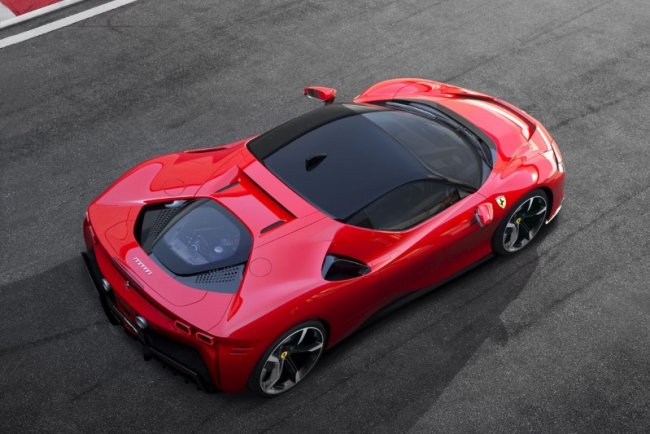 È ibrida la Ferrari più veloce di sempre