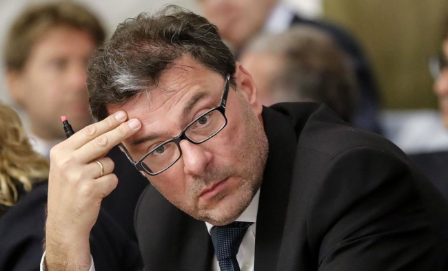 Minibot, Giorgetti su Borghi: "Ancora gli date retta?"