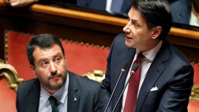 Colpo di scena: la Lega ritira la mozione. Ma Conte: "Vado al Quirinale"