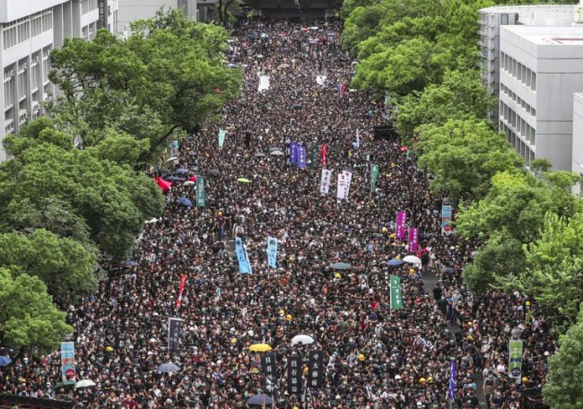 Hong Kong, ritirata la legge sull'estradizione