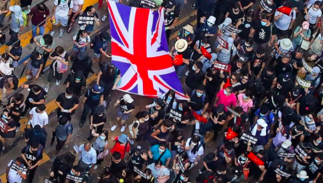 Hong Kong, i manifestanti chiedono aiuto a Londra