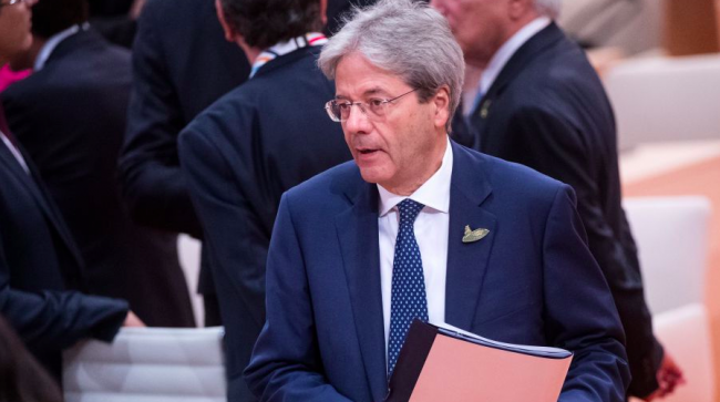 Gentiloni: “Patto non perfetto”. E poi: “Tratterò l'Italia come gli altri”