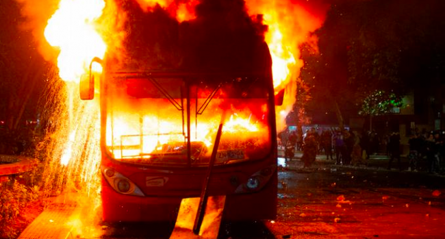 L’esercito proclama il coprifuoco totale: “Sospese le libertà”