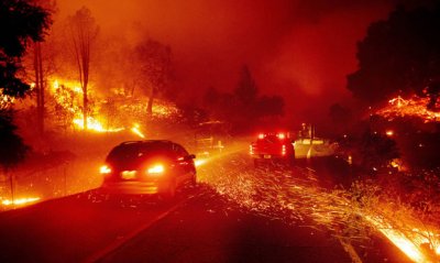 California, incendi: per la prima volta diramato l’allarme rosso estremo