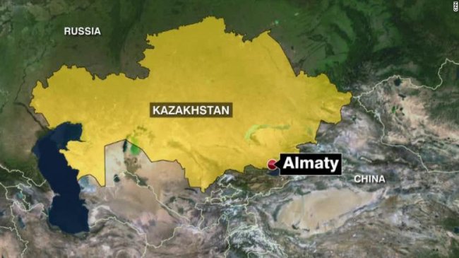 Aereo con 100 persone a bordo cade vicino ad Almaty