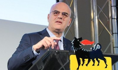 Eni, titolo giù dopo il rinvio a giudizio dell’ad Descalzi