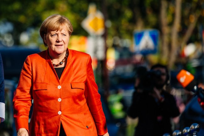 Merkel: “La prova più grande per l’Europa”. Ma si oppone ai titoli comuni