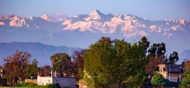 Grazie al lockdown l’Himalaya è visibile a 200 km di distanza