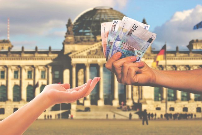 Berlino aumenta il salario minimo