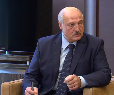 Lukashenko si insedia in segreto. Rivolta a Minsk 