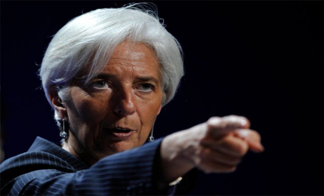 Lagarde: “Livelli precrisi nell’Eurozona solo alla fine del 2022” 